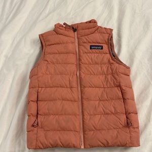 Size 5T Patagonia Down Vest in sunfade pink